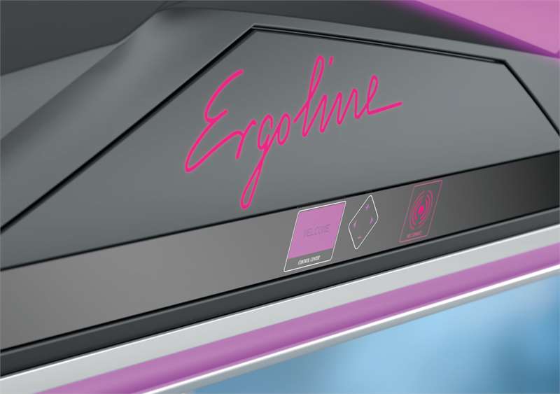 Солариум Ergoline Prestige 1400 Intelligent Performance е с външен контролен център за управление на всички настройки за комфорт преди всяка соларна процедура