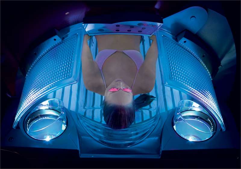 По време на тен сесиите, в солариум Ergoline Open Sun 550 Turbo Power тялото е покрито, но главата остава на открито