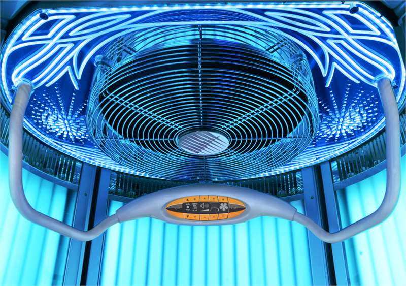 Солариум megaSun Tower pureEnergy 5.0  е с музикална система, вграден MP3 плеър, автоматичен контрол на звука, музикална вибрация