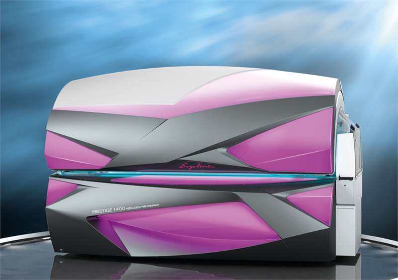 Солариум Ergoline Prestige 1400 Intelligent Performance е с елегантен ергономичен дизайн и зашеметяващо светлинно LED шоу с повече от 1400 светлини