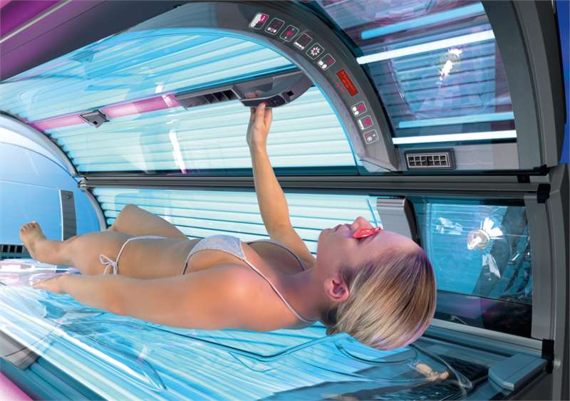 Солариум Ergoline Prestige 1400 е с гласова навигация, съраунд система с 3D звук, мулти релаксиращо ергономично легло, bluetooth, MP3 и смартфон свързване