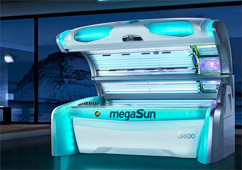 Солариум megaSun 6800 Alpha Ultra Power впечатлява с елегантен дизайн и LED цветови програми, които внасят красота и настроение в всяко соларно студио и салон