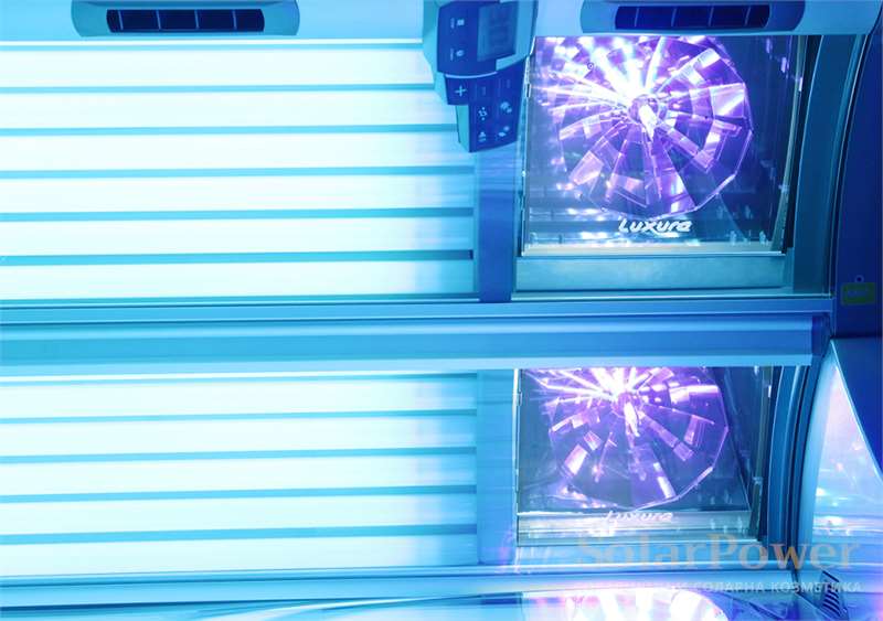 Солариум Luxura X10 е оборудван четири изключително ефективни SLi лицеви лампи и специални огледални филтри, осигуряващи красив и нежен тен