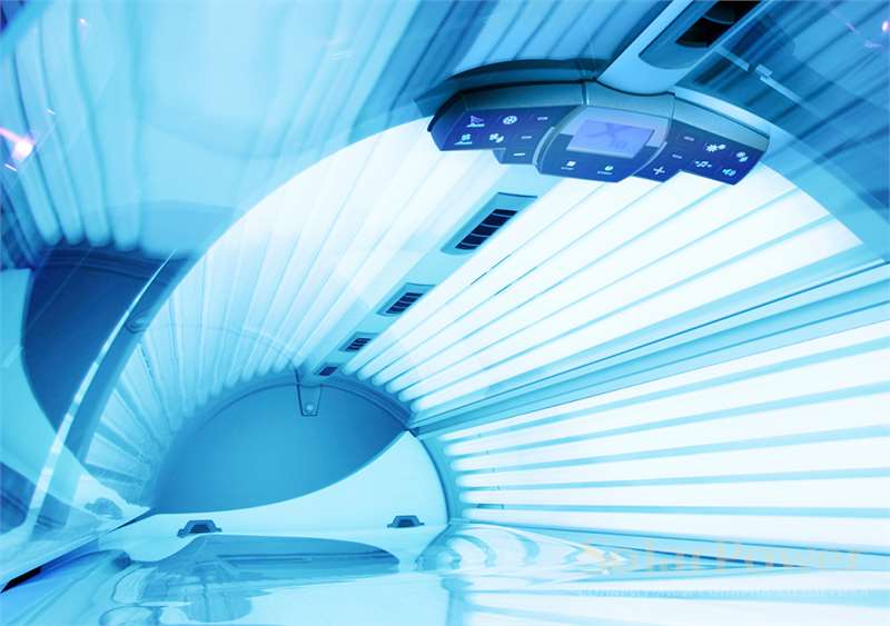 Солариум Luxura X10 52 SLI High Intensive е с просторен тунел и огромно легло за да се чувствате комфортно и свободно докато придобивате тен