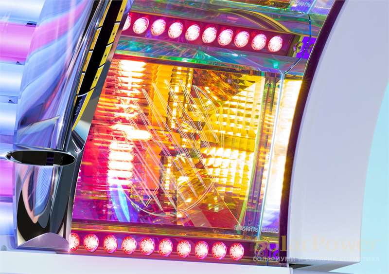 Солариум megaSun 7000 Alpha beautySun е с колатенови лампи за лице излъчващи едновременно УВ светлина за тен и Червена светлина за подмладяване