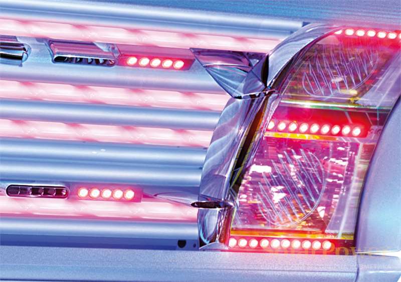 Солариум megaSun 7000 Alpha hybridSun е оборудван с УВ лампи за тен, колатенови лампи и Рубин колагенови бустери за грижа за кожата