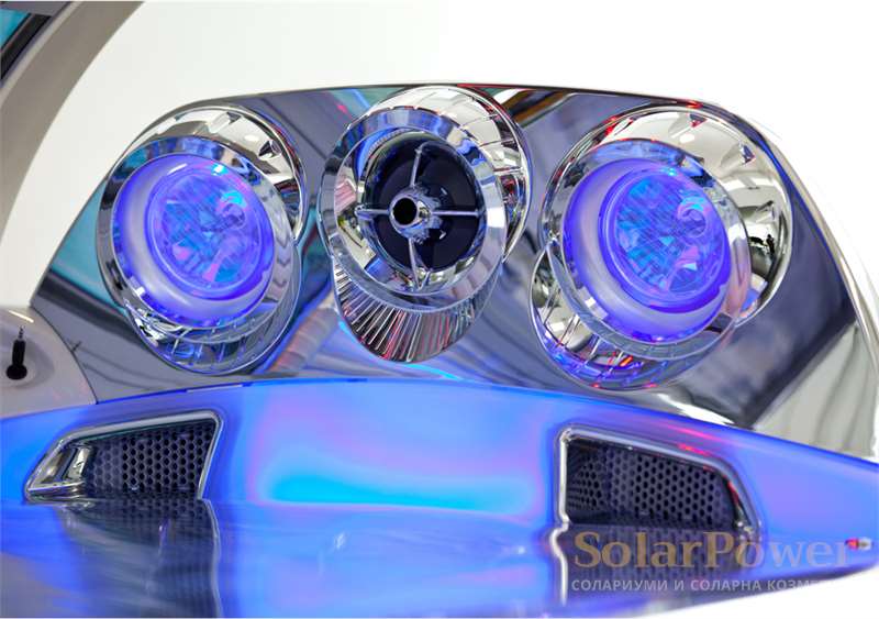 Солариум megaSun 6700 alpha Ultra Power се предлага с опция за специални УВ лампи за тен на раменете