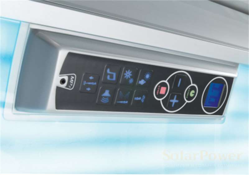 Luxura V10 50 SLI High Intensive е с удобен дисплей за контрол на функциите на солариума