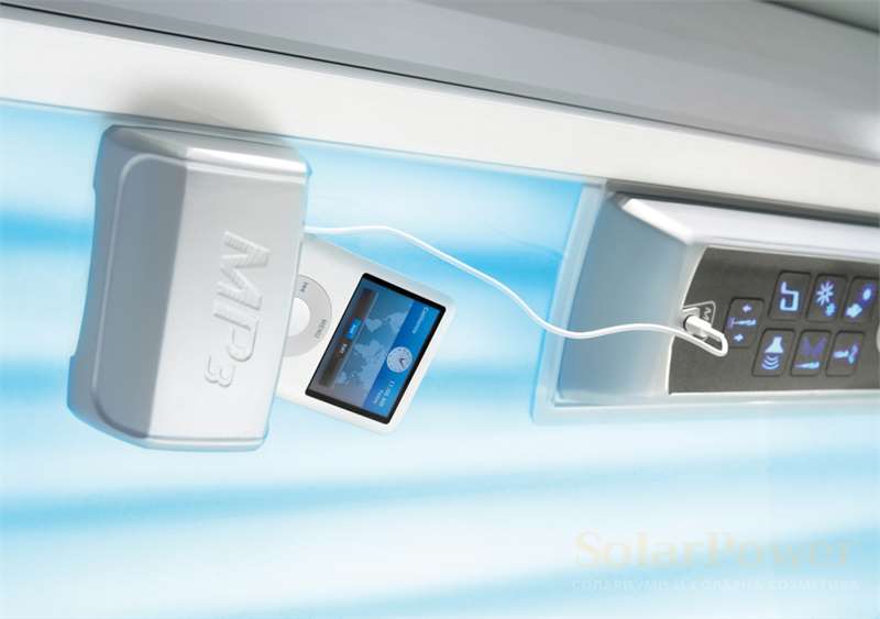 Солариум Luxura V10 50 SLI High Intensive позволява смартфон свързване, за да се насладите на личните си плейлисти 