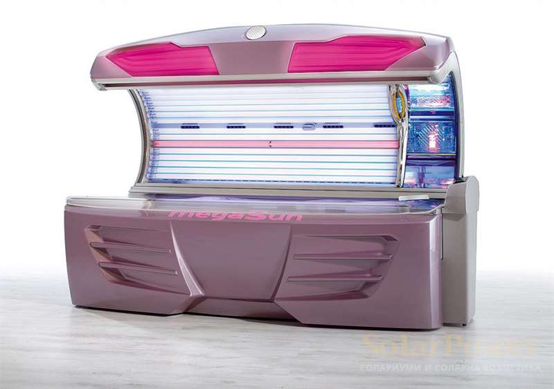 Солариум megaSun 4800 впечатлява с с изчистен и атрактивен дизайн, който се вписва идеално във всяко соларно студио или салон