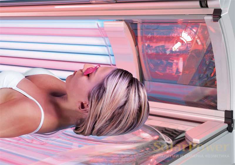 Комбинацията от Ултравиолетова и Червена  светлина в солариум Ergoline Prestige 1600 осигурява едновременно особено привлекателен тен и грижа за кожата