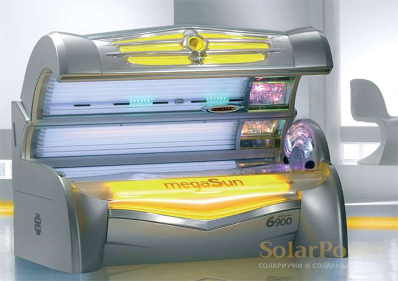 Солариум megaSun 6900 Ultra Power впечатлява с футуристичен дизайн: хром, прозрачно стъкло и изключителни светлинни елементи 